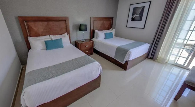 Полулюкс с видом на бассейн Hotel Suites México Plaza León Campestre