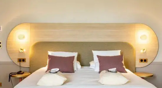 Номер Deluxe с видом на сад Mercure Angoulême Hôtel de France