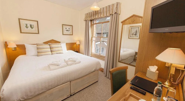 Copper Beech House Crawley, Забронировать Отель Кроли Западный Суссекс