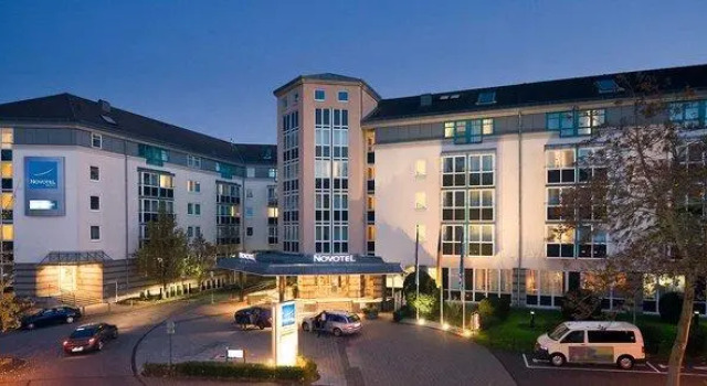 Люкс Leonardo Hotel Mainz