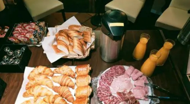 Hôtel restaurant l'Eolienne, Reservar Hotel Rouxmesnil-Bouteilles Normandy
