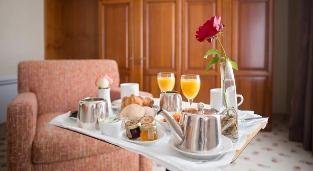 Hôtel & Restaurant Le Relais dAumale, Забронировать Отель Шантийи Oise