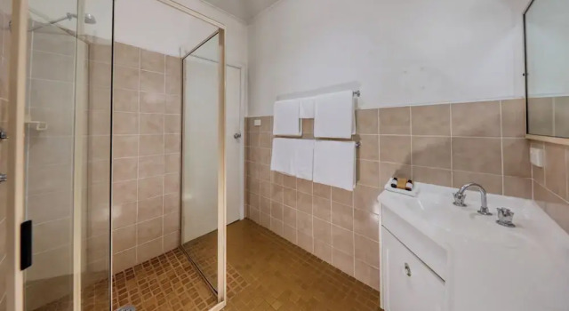 Семейный люкс с 2 комнатами Ashton Motel