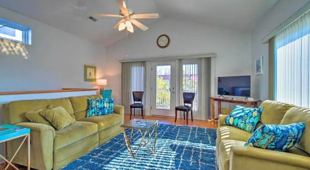 Апартаменты с 2 комнатами с балконом 1/2 Mi to Riverwalk! Historic Dtwn Southport Condo