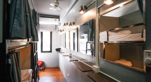 Кровать в общем номере (женский номер) с красивым видом из окна D-Well Hostel