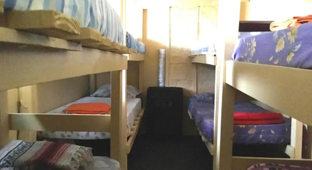 Кровать в общем номере Lobo Hostel Bar