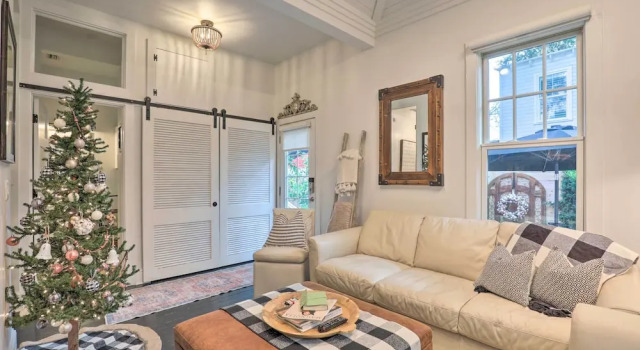 Historic 1900 Cottage in Downtown St Augustine!, Забронировать Дом для отпуска Коттеджи Сент-Огастин, рядом с Cathedral Basilica of St. Augustine, Коттедж