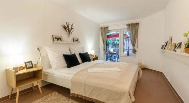 Апартаменты Schöne, ruhige Souterrainwohnung mit eigener Terrasse