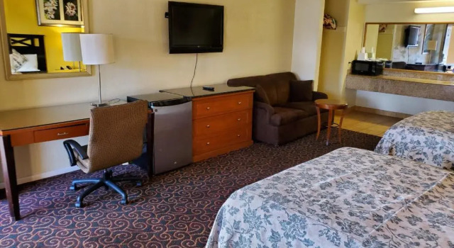 Четырёхместный номер Standard Econo Lodge Inn & Suites Sealy