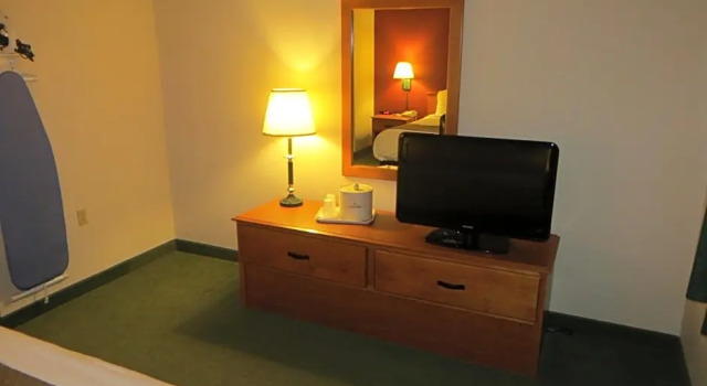Люкс AmericInn by Wyndham Manitowoc