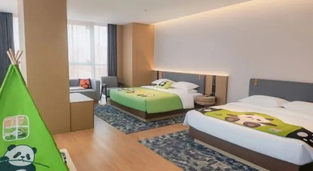 Двухместный семейный люкс с видом на город Tulip Lodj Aparthotel Chengdu Panda Base