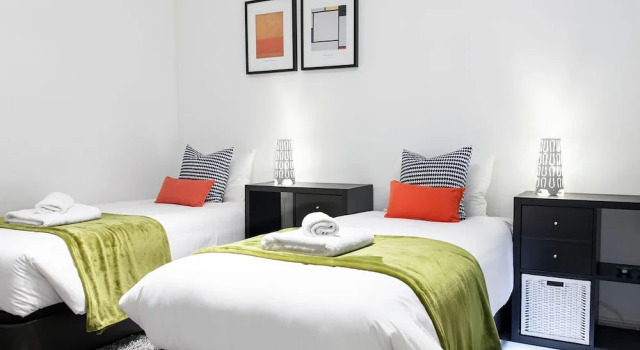 Prime Eixample Hideaway 6 Guests With Balcony by Myrentalhost, Забронировать Отель Эшампле Барселона, рядом с Jove Regina Theatre