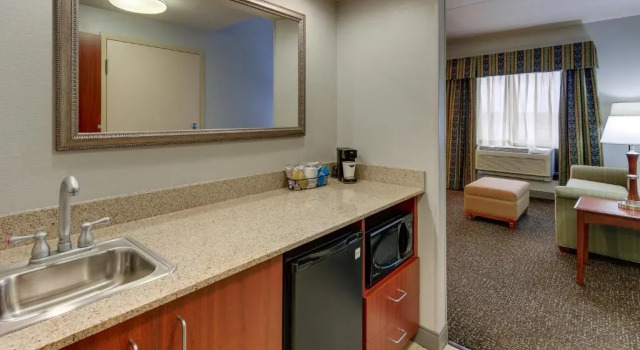 Двухместная студия люкс Hampton Inn & Suites Indianapolis-Airport