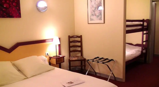 Четырёхместный номер Comfort Logis Restaurant & Hôtel À la 12