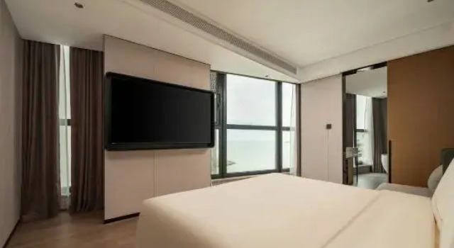 Люкс Premier с видом на море Atour Hotel Zhuhai Lovers Road Sun and Moon Shell Grand Theatre