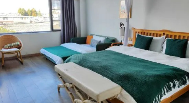 Кровать в общем номере Date jade dragon snow mountain view guest house