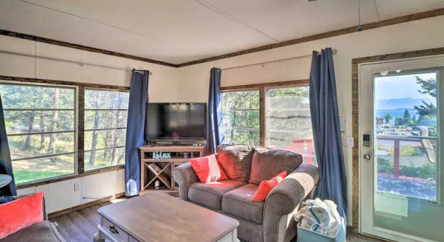 Cozy Lakeside Home w/ Lake & Mountain Views!, Boek Hotel Lakeside Montana