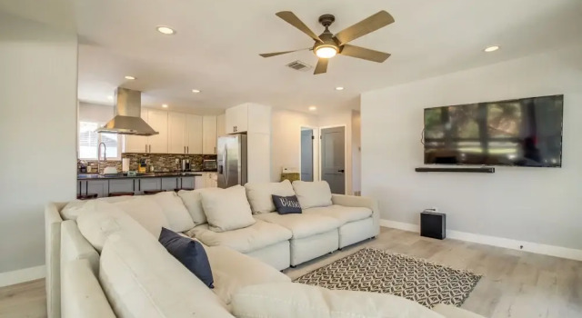 Коттедж Lago Vista Vacation Rental w/ Fireplace!