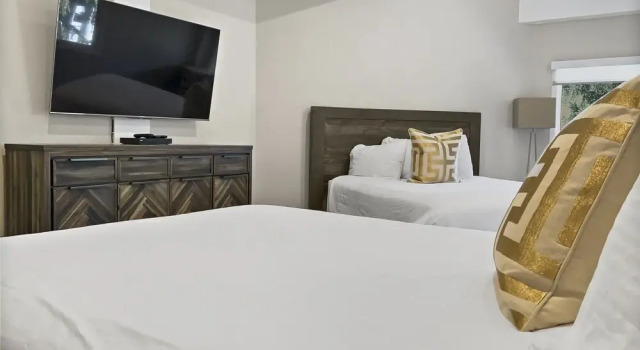 B11 Powder Run 2 Bedroom Condo by RedAwning