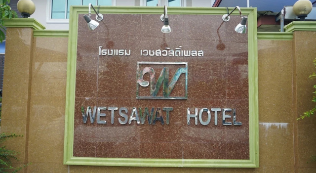 Wetsawat Place Hotel, Varaa Hotelli Hotellit North-Eastern Thailand pysäköinnillä, Pysäköinti