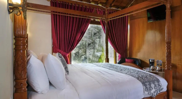 Hotel Kampoeng Joglo Yogyakarta, Rezervovat Hotel 3hvězdičkové hotely v Yogyakarta Province, 3*