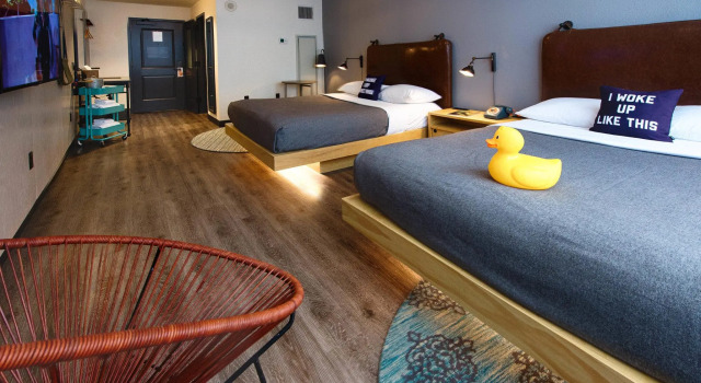 Четырёхместный номер Standard MOXY New Orleans Downtown/French Quarter Area