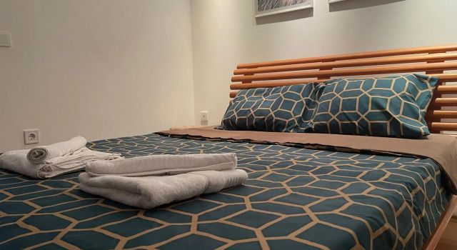 Cozy Duplex Apartment ~ Free Parking