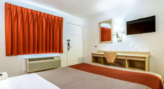 Люкс Motel 6-Anaheim, CA - Fullerton East