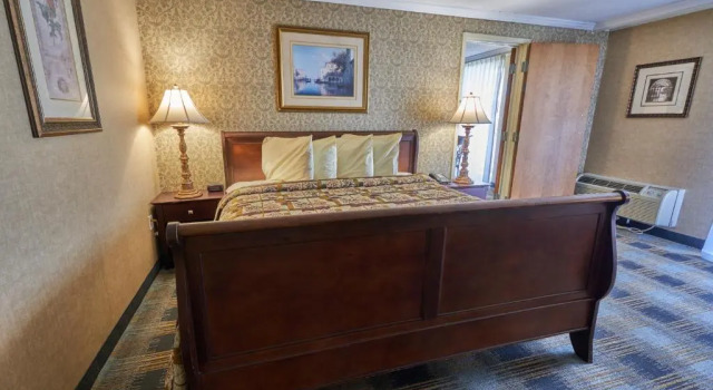 Люкс Riverview Inn & Suites