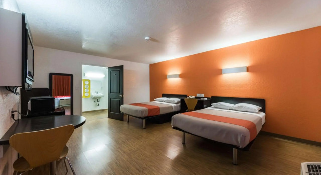 Motel 6 Uvalde, TX