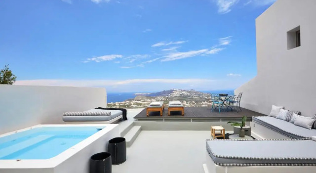 White and Co. La Torre Suites