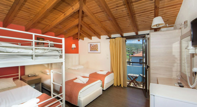 Четырёхместный номер Standard Makedonia Hotel