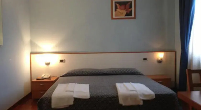 Hotel Ristorante Moretti, Book Hotel Montelupone Marche