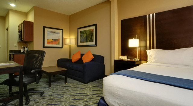 Двухместный номер Standard Holiday Inn Express & Suites Midwest City by IHG