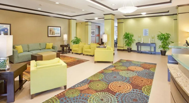 Holiday Inn Express Hotel And Suites St Joseph, Book Hotel Hoteller i St. Joseph med parkering, Parkering