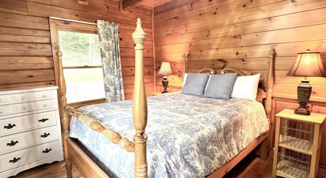 Burning Tree 3 Bedroom Cabin by RedAwning