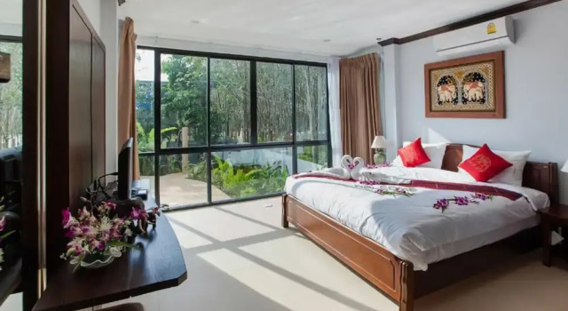 Krabi Naka Villa, Varaa Villa Hotellit North-Eastern Thailand pysäköinnillä, Pysäköinti