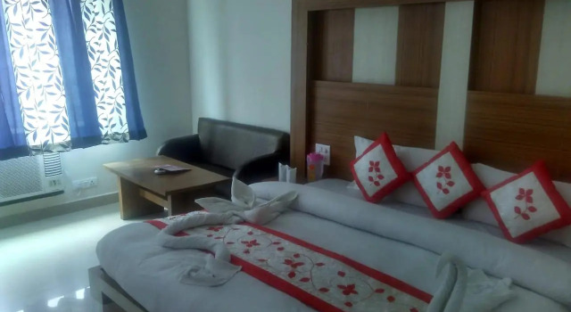 Hotel Reddison Square, Забронировать Отель Отели Джамму и Кашмира с парковкой, Парковка