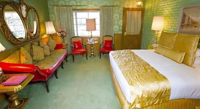 Семейный номер Standard Madonna Inn