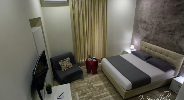 Двухместный номер Deluxe с балконом Napoli City Rooms