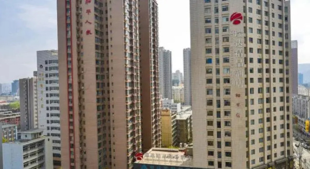 Peace Hotel, Rezerwuj Hotel Hotele 4-gwiazdkowe w Chengguan, 4*