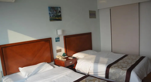 Двухместный номер Standard GreenTree Inn Weihai North Qingdao Road Express Hotel