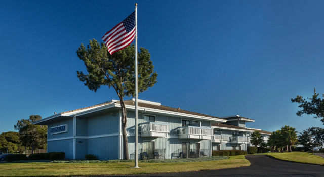 The Marina Inn on San Francisco Bay, Забронировать Отель Сан-Леандро Область залива Сан-Франциско