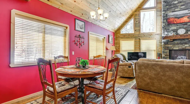 < 1 Mi to Brian Head Resort: Spacious Cabin!, Rezerwuj Dom wakacyjny Hotele w Iron County z parkingiem, Parking