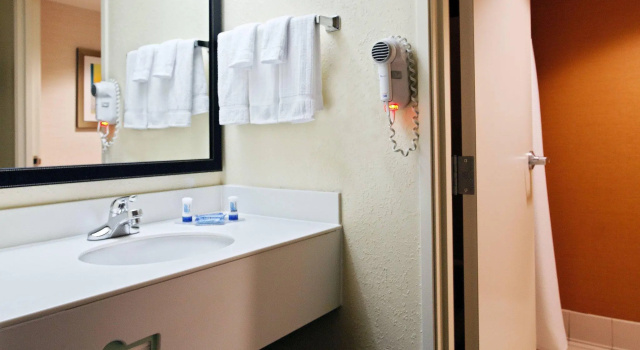 Четырёхместный номер Standard Fairfield Inn & Suites Charlotte Arrowood