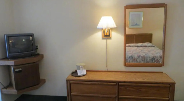 Starlite Budget Inn, Забронировать Мини-отель Мини-отели Макино-Сити, рядом с Дом ужасов Mackinaw Manor Haunted Mansion, Мини-отель