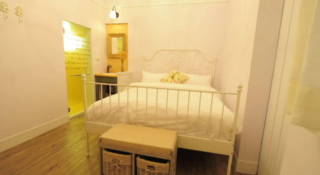 Antique's home