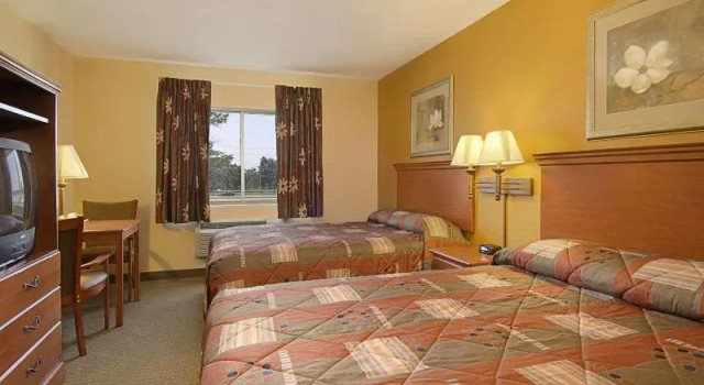 Номер Standard Super 8 by Wyndham Topeka at Forbes Landing