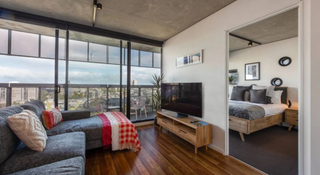 Stylish 2-bed Apt in Southbank With Parking
