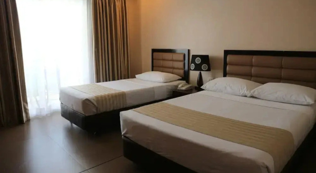 Номер Deluxe с балконом и с видом на бассейн N Hotel